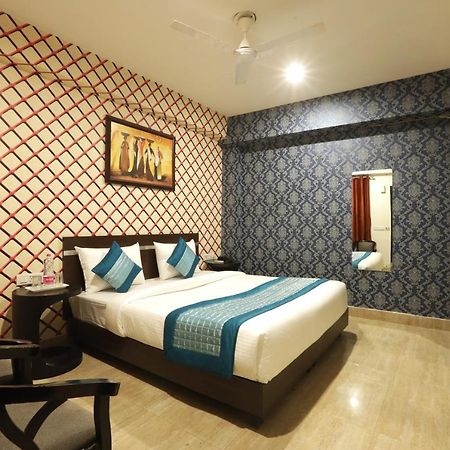 Hotel Ark Wood At Airport New Delhi Exteriör bild