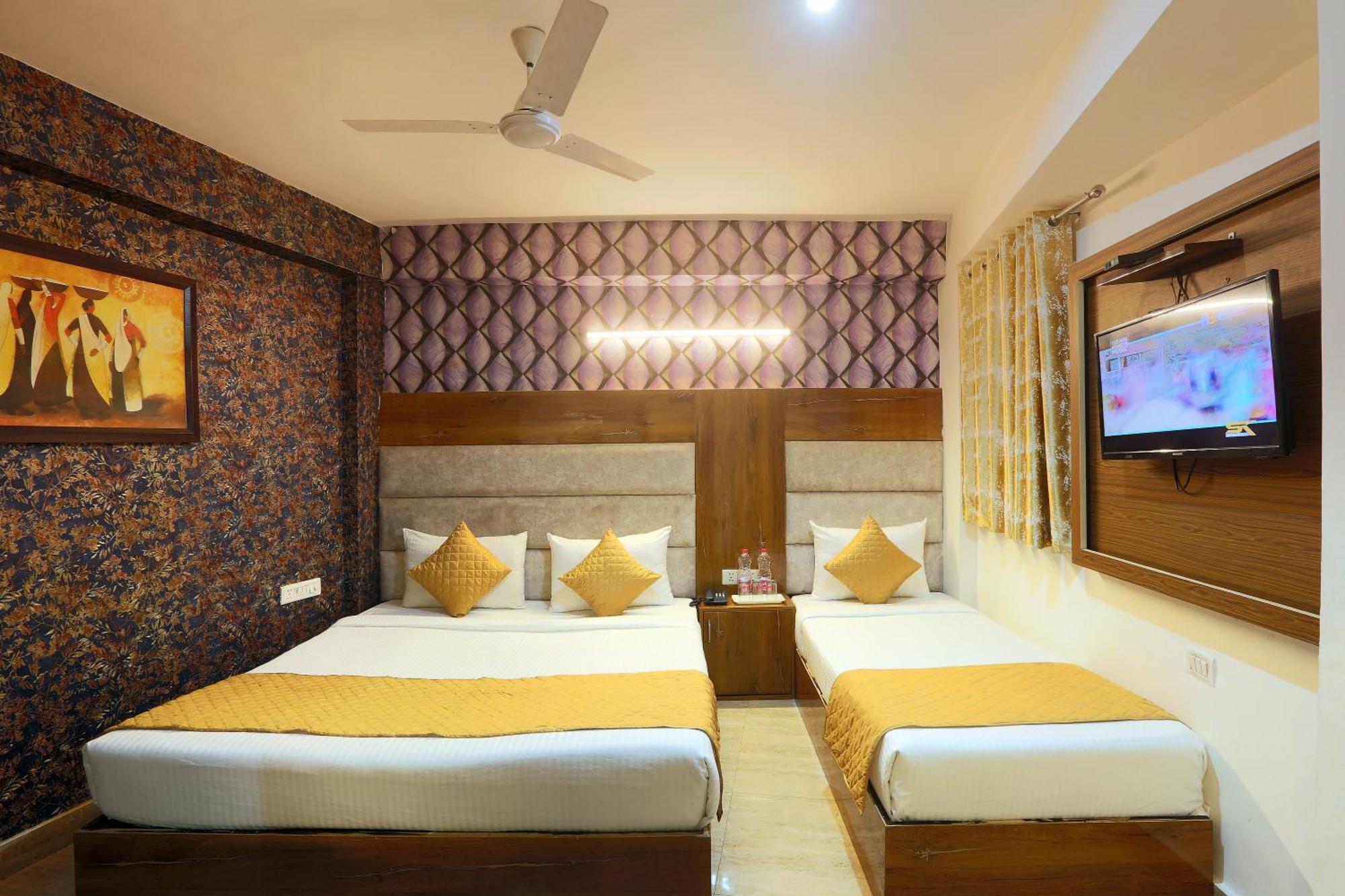 Hotel Ark Wood At Airport New Delhi Exteriör bild