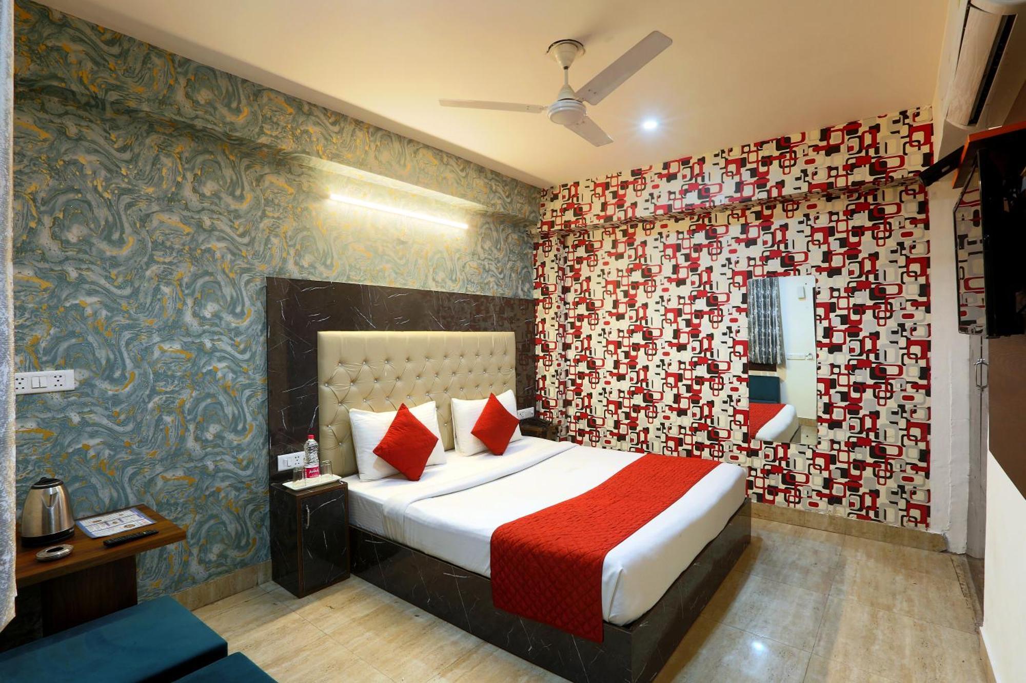 Hotel Ark Wood At Airport New Delhi Exteriör bild