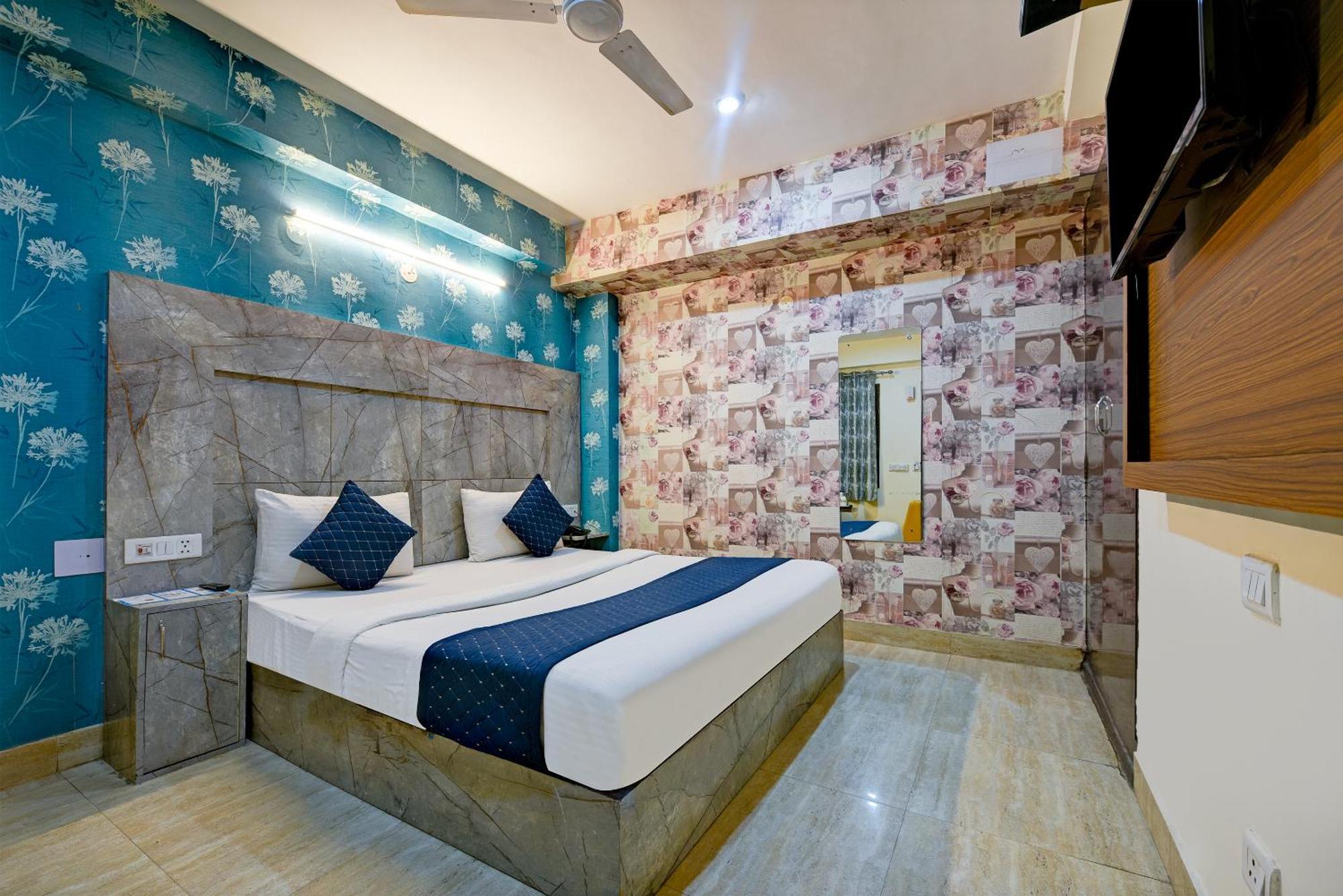 Hotel Ark Wood At Airport New Delhi Exteriör bild