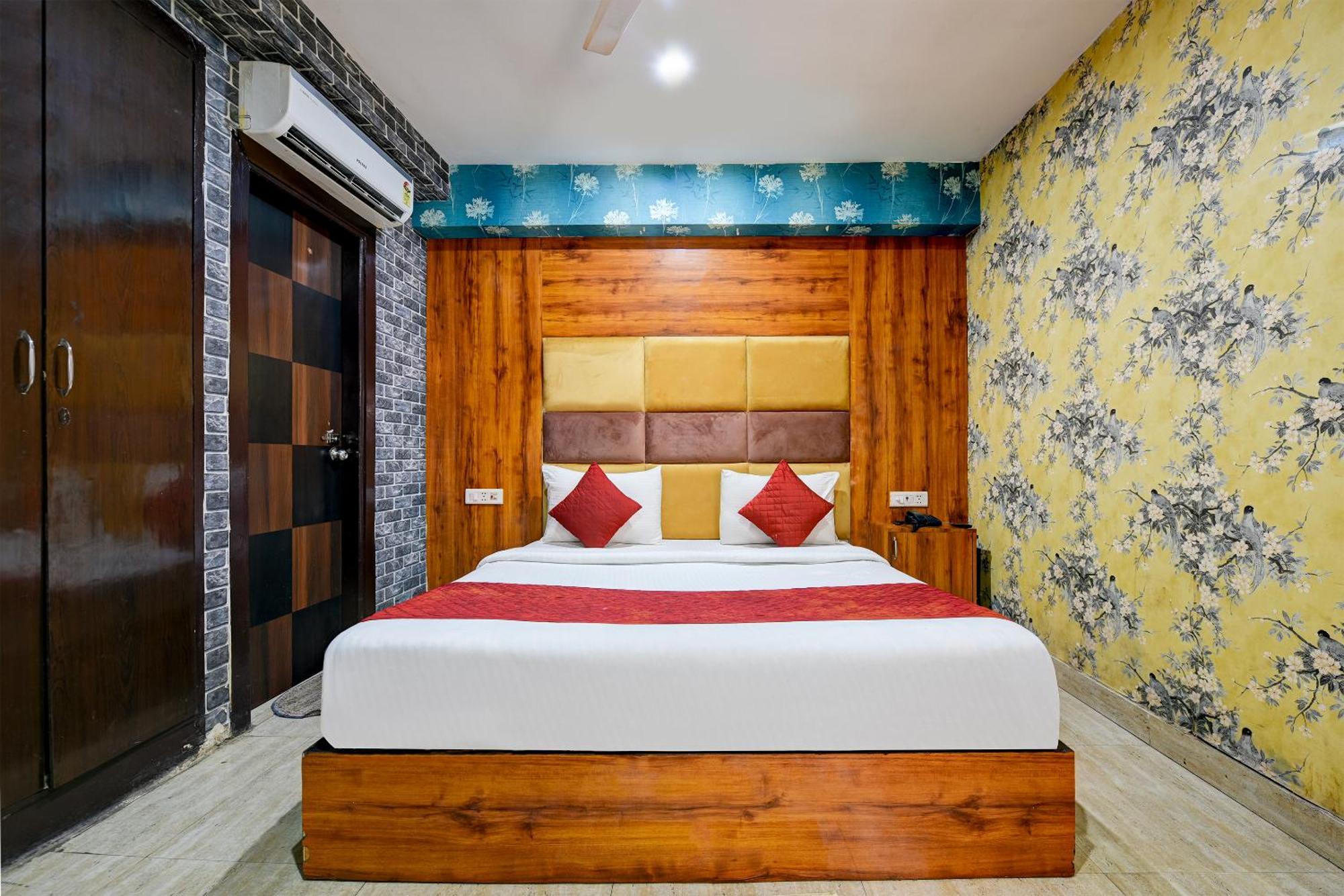 Hotel Ark Wood At Airport New Delhi Exteriör bild