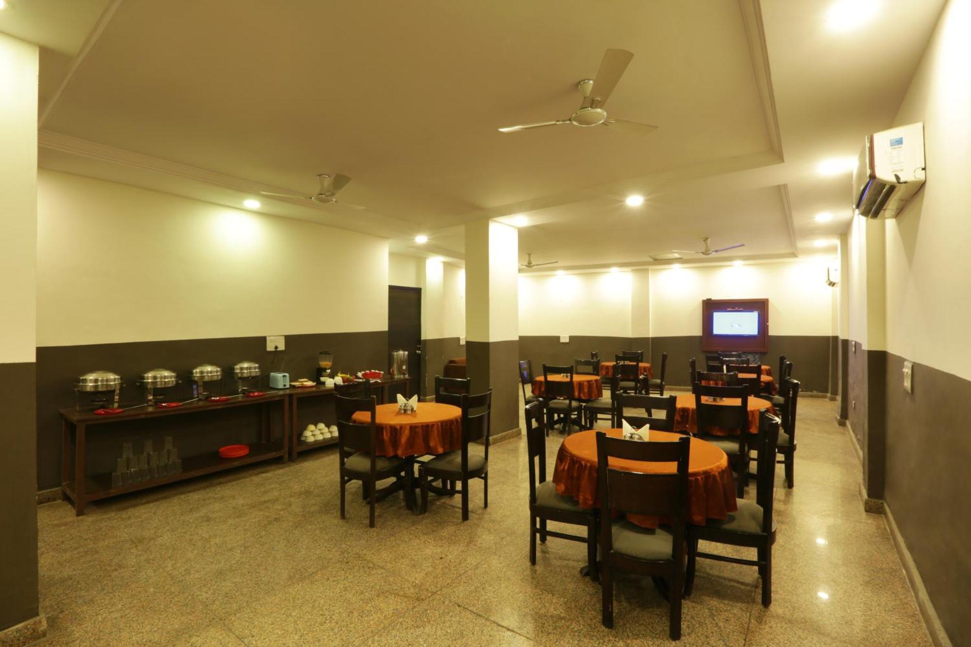 Hotel Ark Wood At Airport New Delhi Exteriör bild
