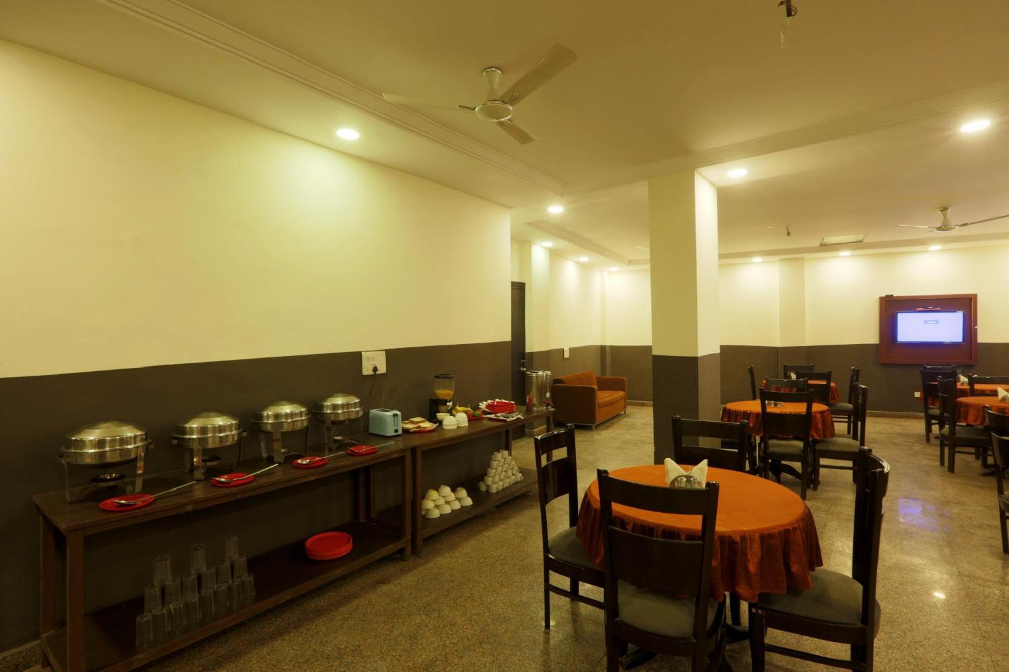 Hotel Ark Wood At Airport New Delhi Exteriör bild