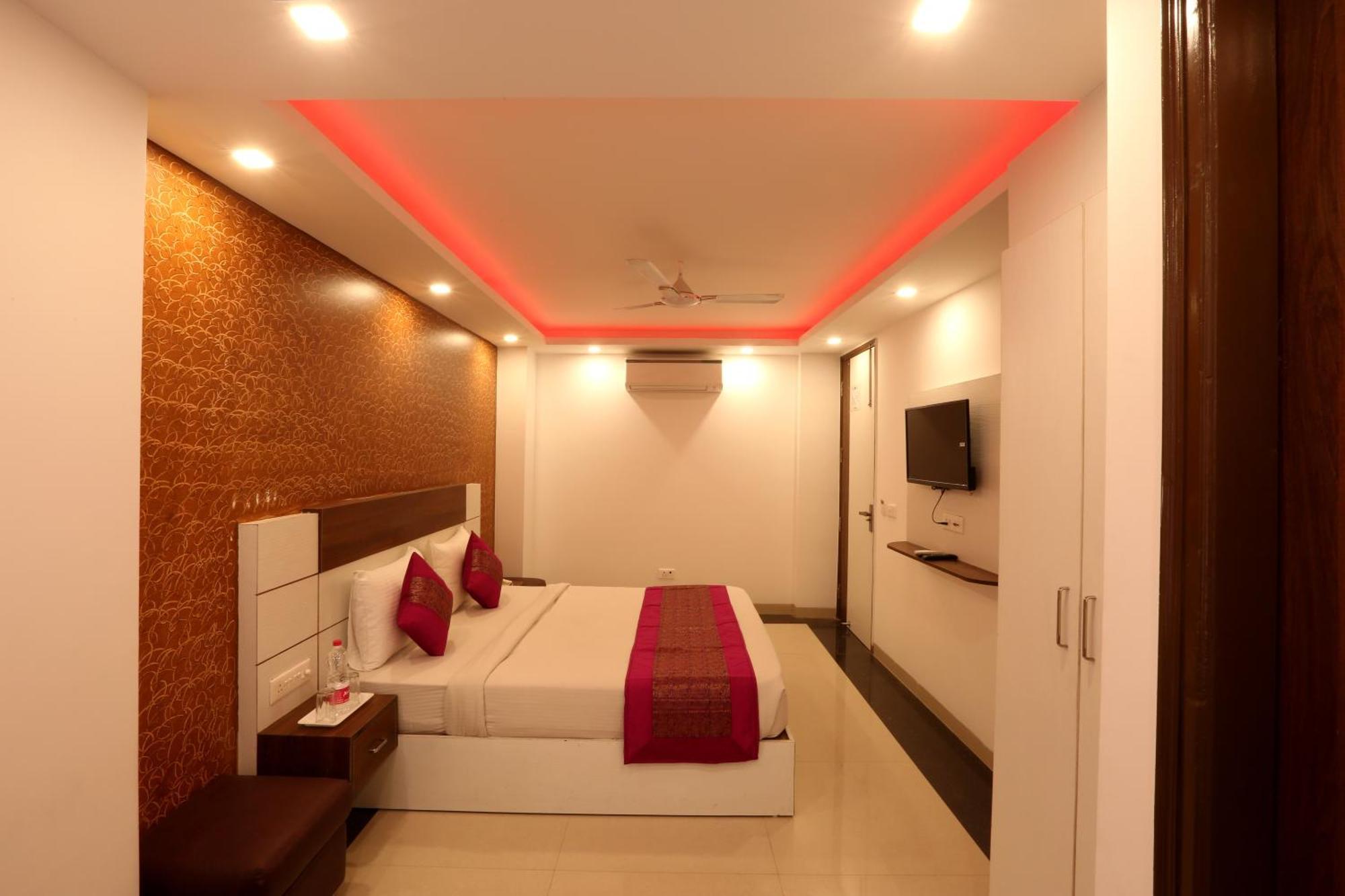Hotel Ark Wood At Airport New Delhi Exteriör bild