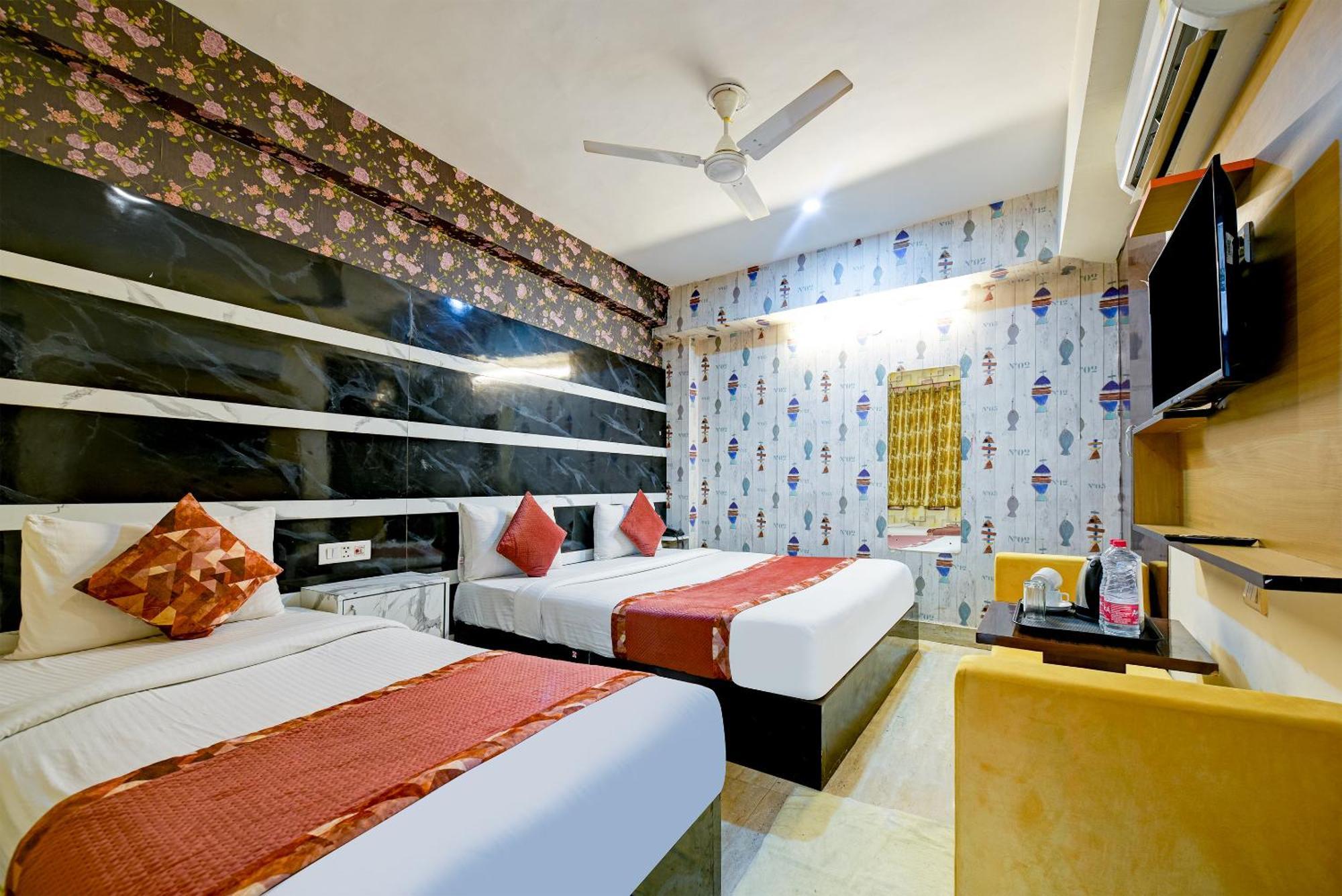 Hotel Ark Wood At Airport New Delhi Exteriör bild